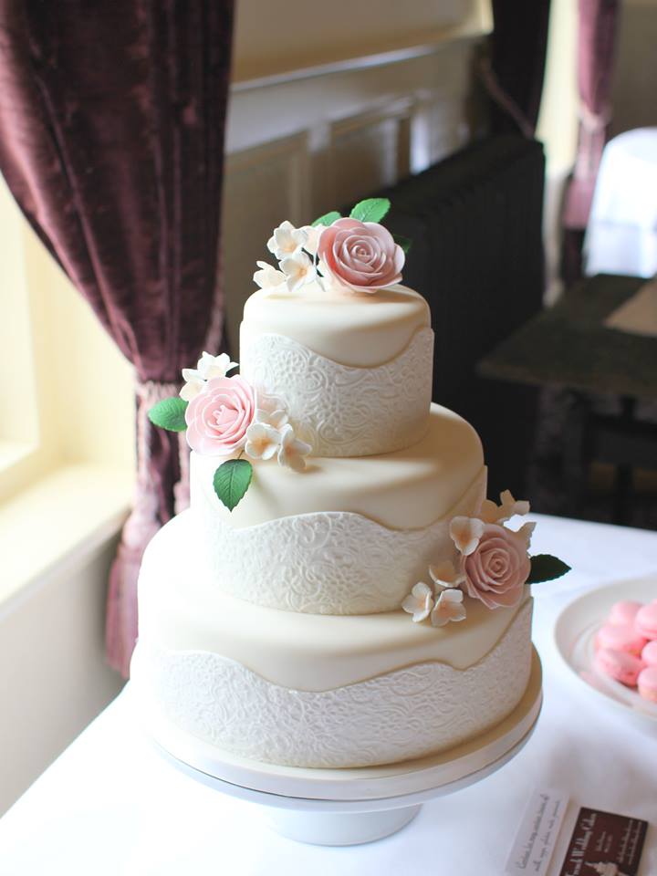 17 Incredibly Beautiful Wedding Cakes by Irish Bakers 
