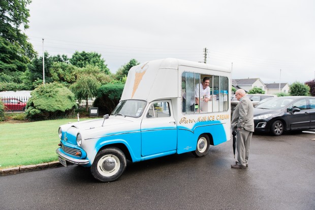 23-Retro-ice-cream-van-ireland-wedding-hire-ceremony-weddingsonline