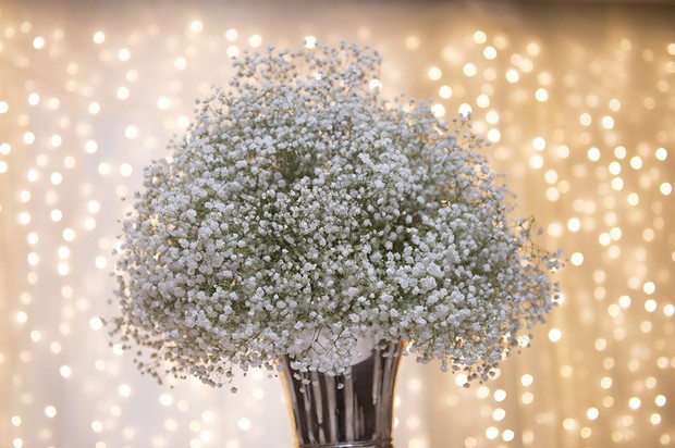 29-babys-breath-winter-wedding-bouquet-weddingsonline