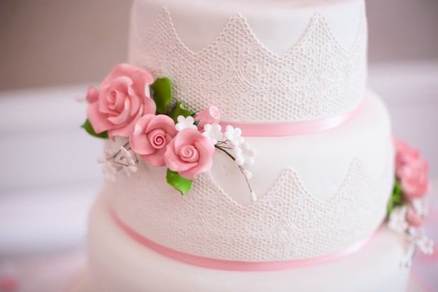 White-Pastel-Pink-Wedding-cake-flowers (2)