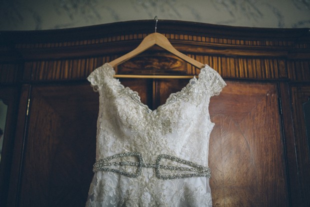 A Chic Lyrath Estate Wedding by Emma Russell Photography | weddingsonline